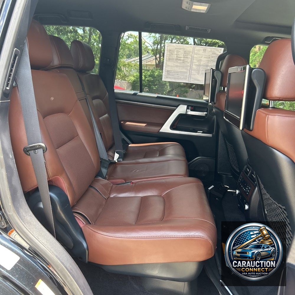 2017 Toyota Land Cruiser Base