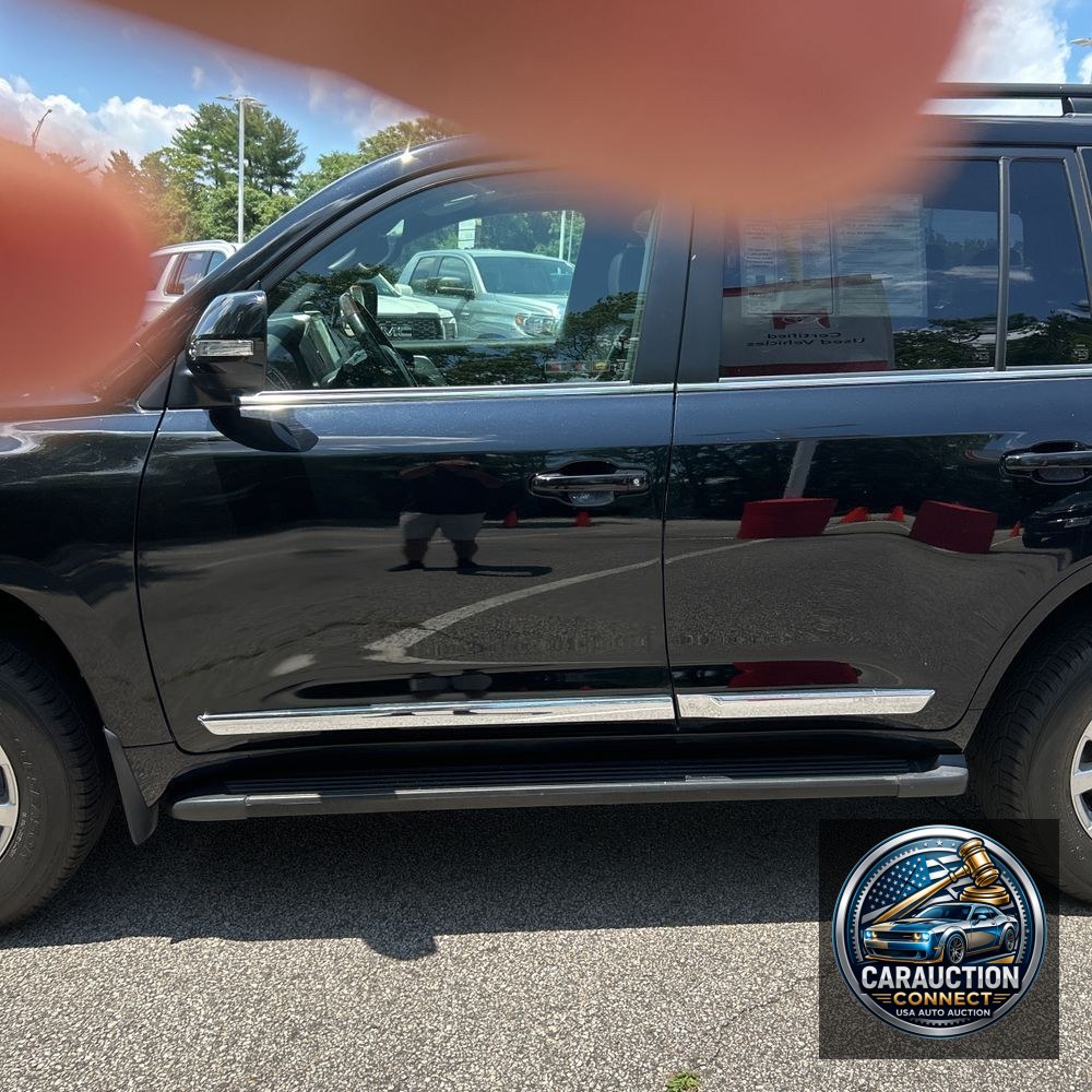 2017 Toyota Land Cruiser Base