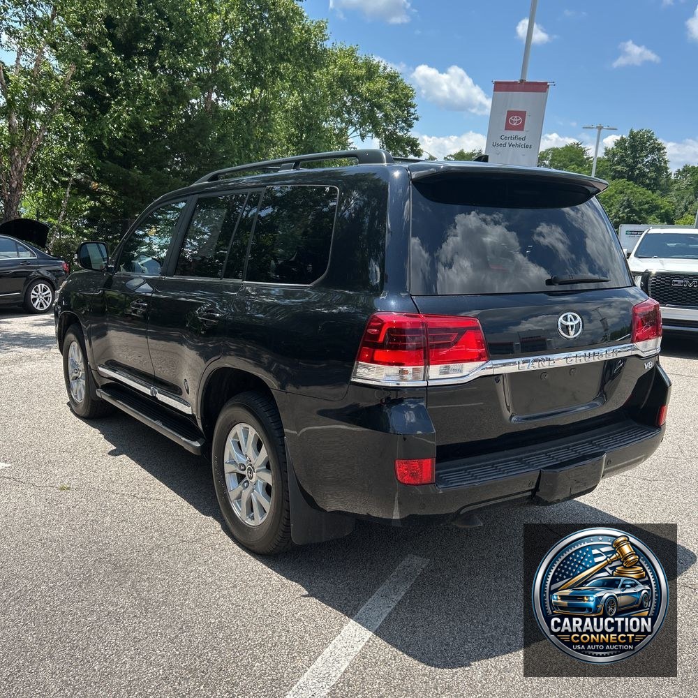 2017 Toyota Land Cruiser Base