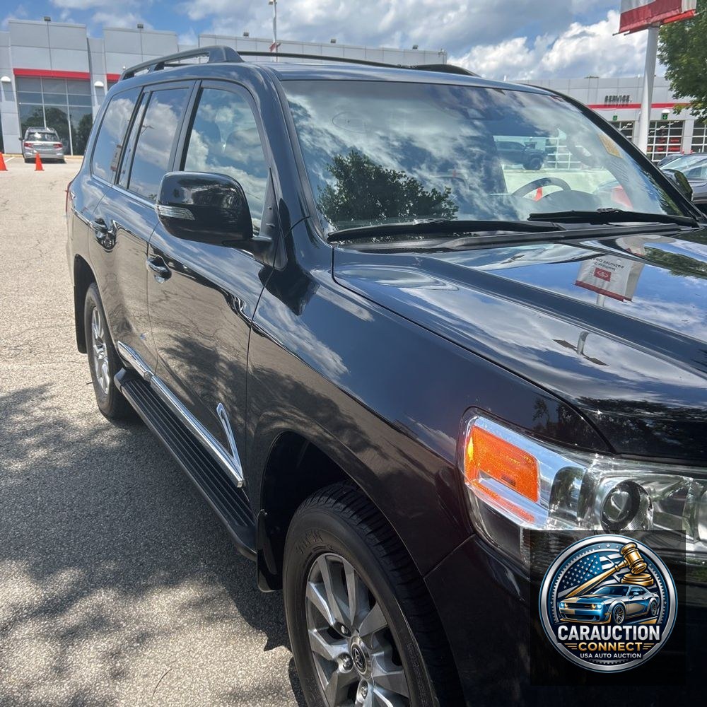 2017 Toyota Land Cruiser Base