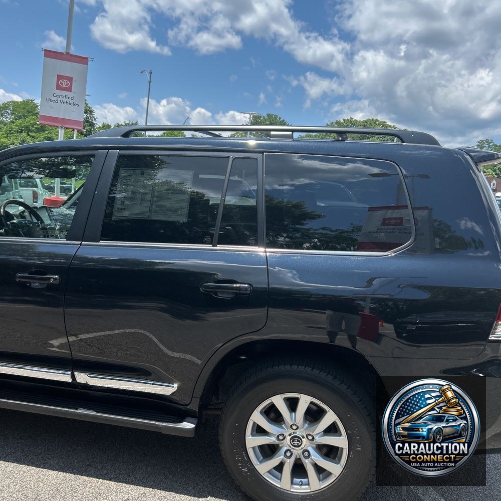 2017 Toyota Land Cruiser Base