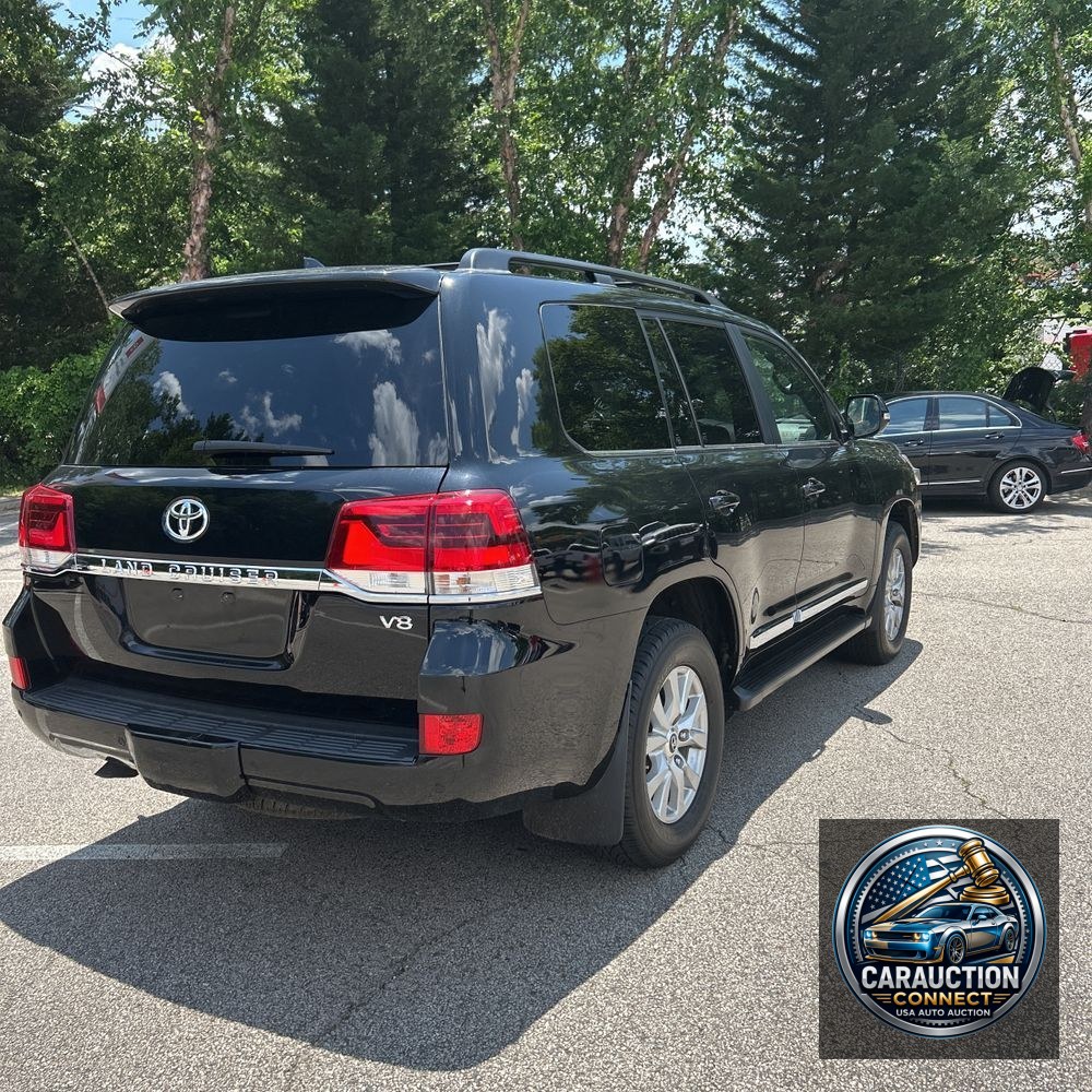 2017 Toyota Land Cruiser Base