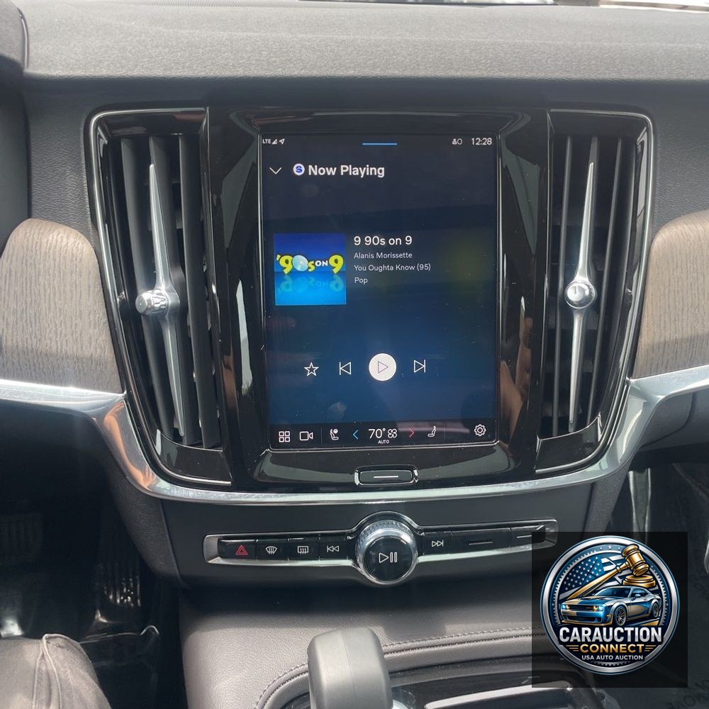 2025 Volvo S90 T8 - Plus PHEV