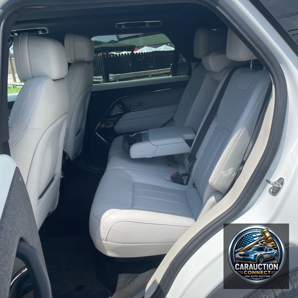 2025 Land Rover Range Rover Sport P360 SE