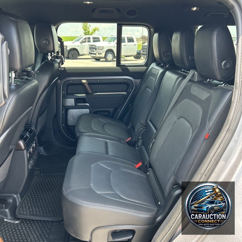 2023 Land Rover Defender 130 X-Dynamic SE