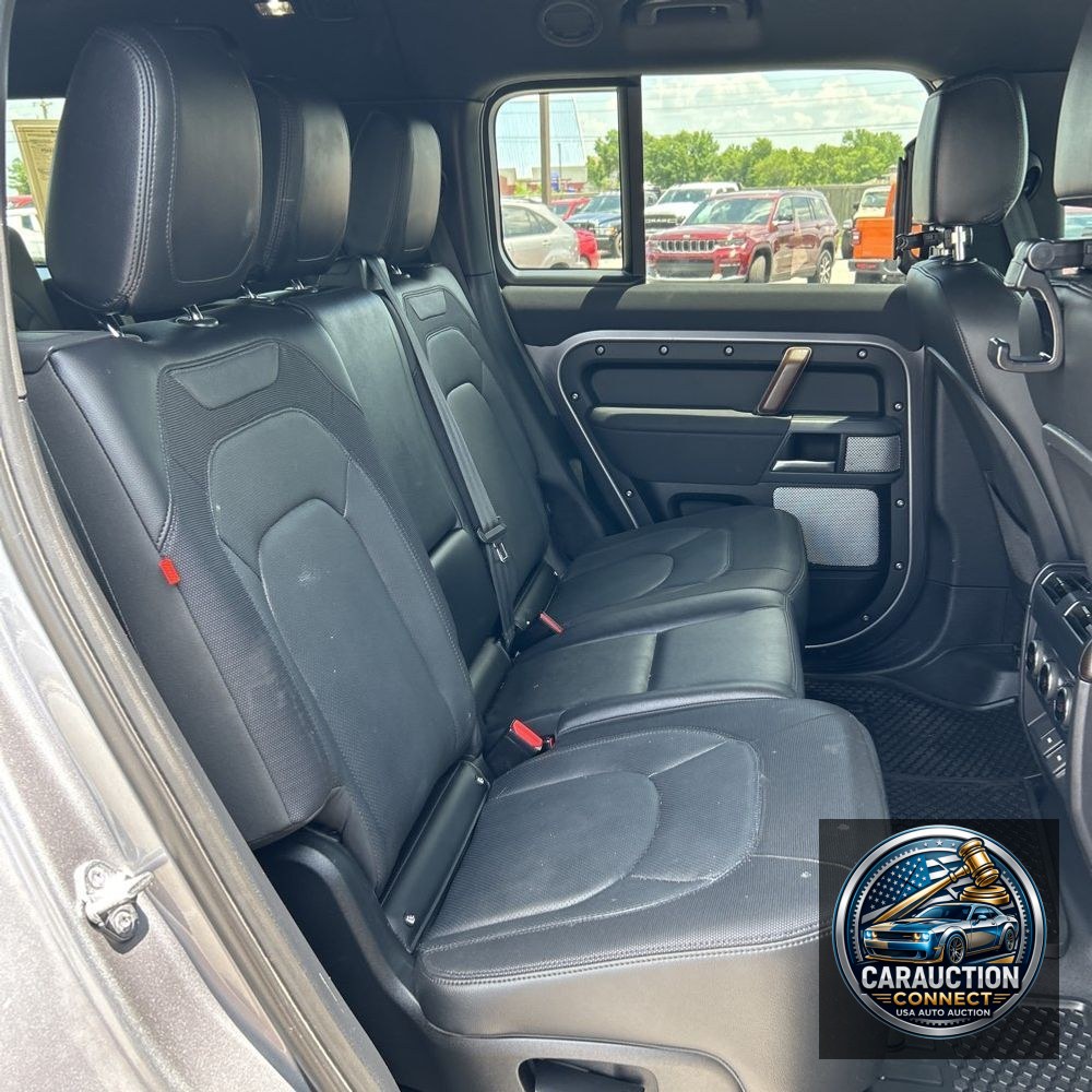 2023 Land Rover Defender 130 X-Dynamic SE