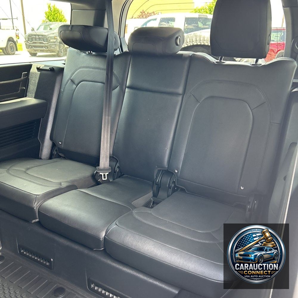 2023 Land Rover Defender 130 X-Dynamic SE