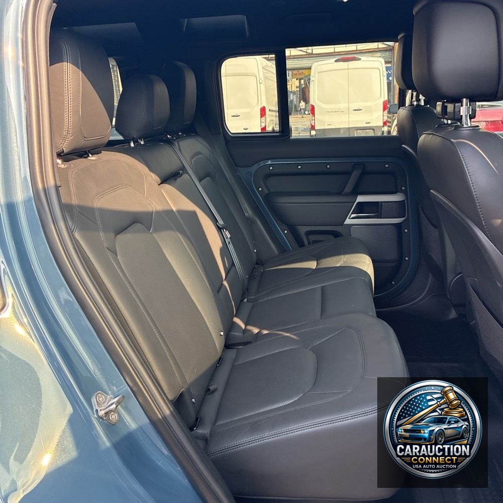 2023 Land Rover Defender 110 SE 4D SUV
