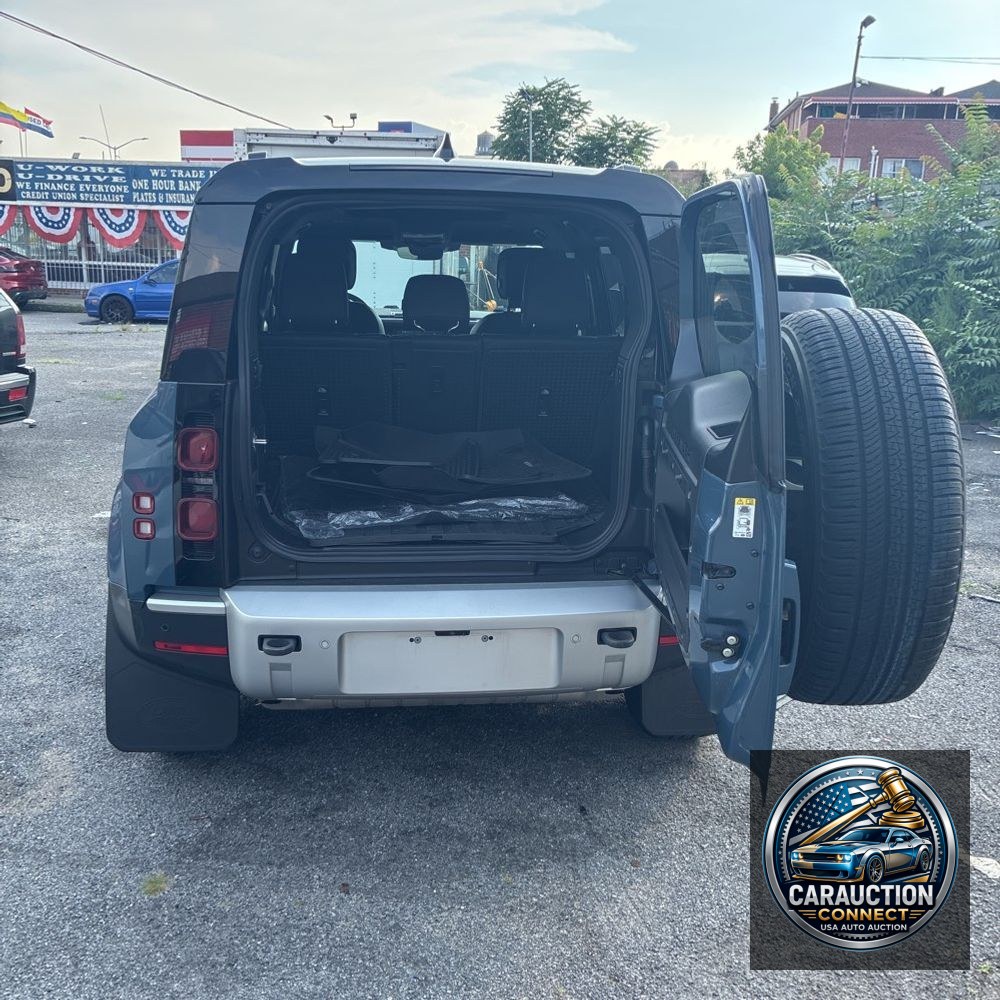 2023 Land Rover Defender 110 SE 4D SUV