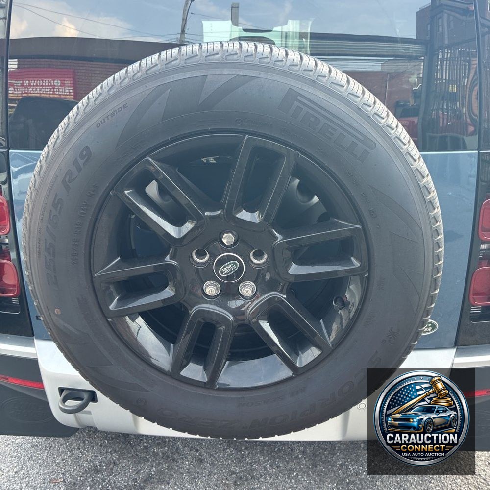 2023 Land Rover Defender 110 SE 4D SUV
