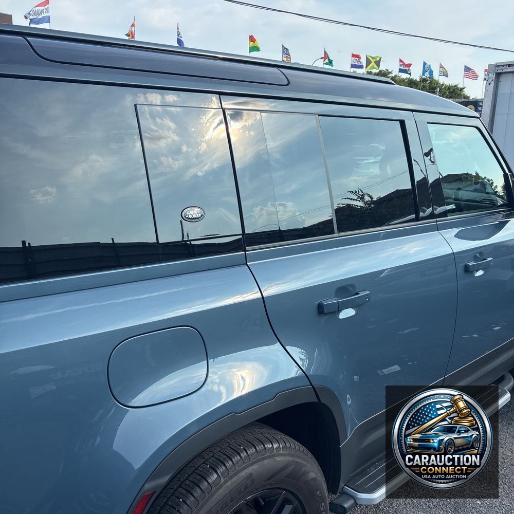 2023 Land Rover Defender 110 SE 4D SUV