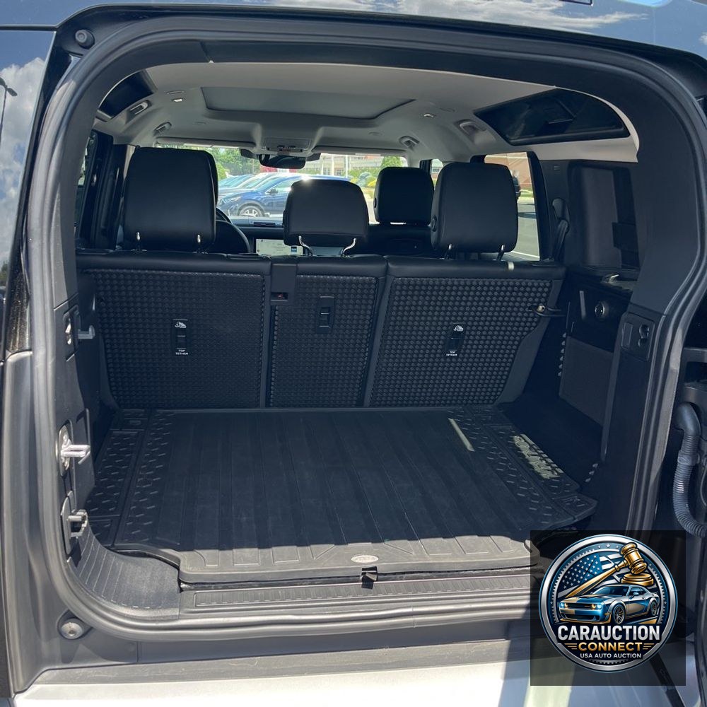 2022 Land Rover Defender 110 SE