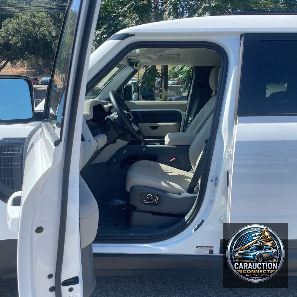2023 Land Rover Defender 130 SE