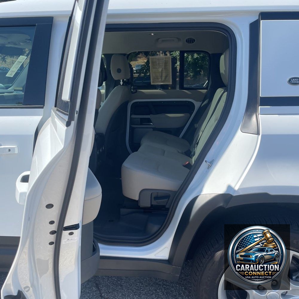 2023 Land Rover Defender 130 SE