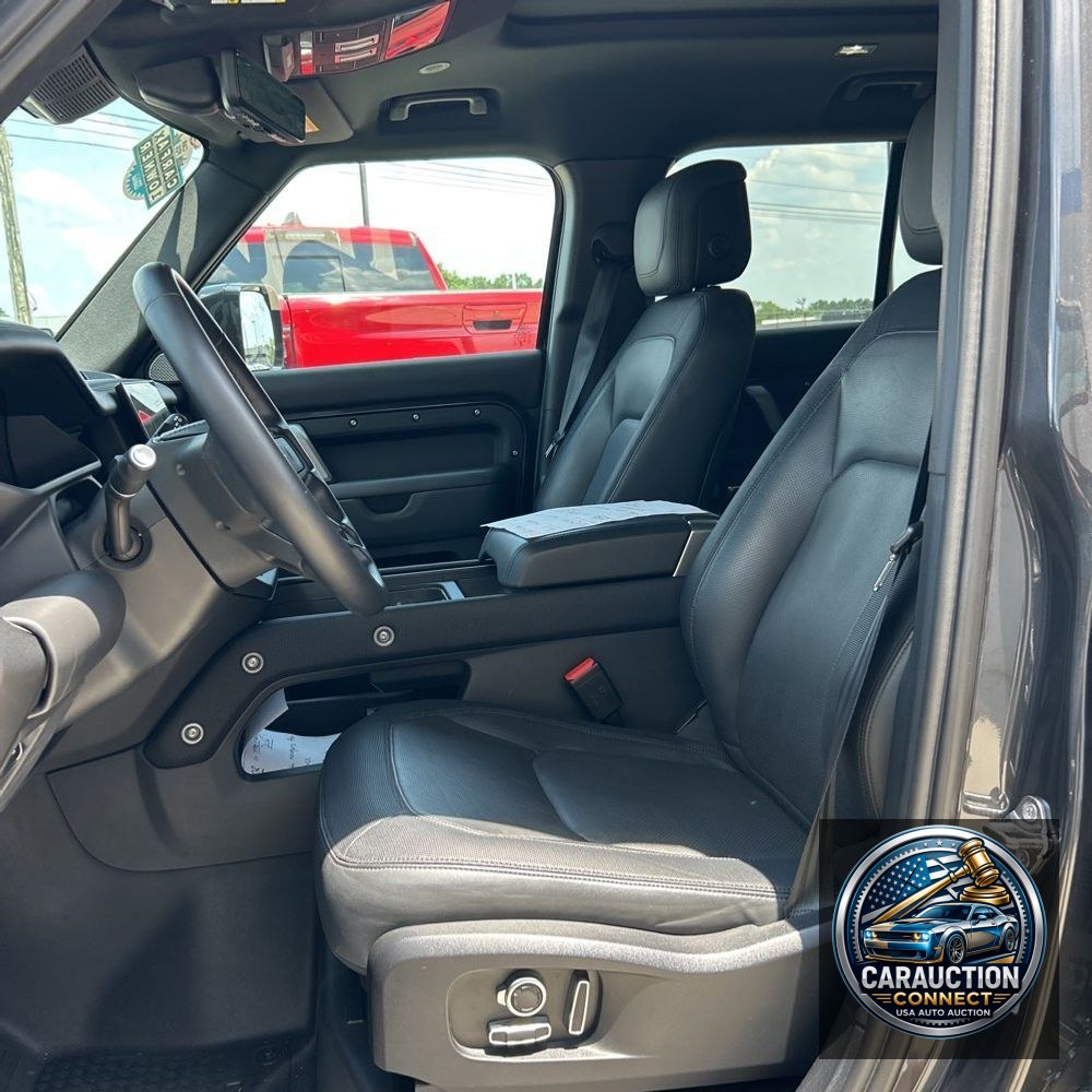 2024 Land Rover Defender 130 P400 Outbound