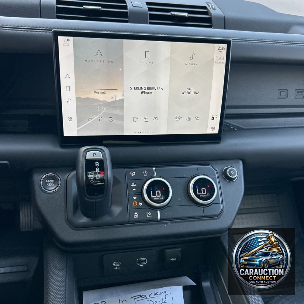 2024 Land Rover Defender 130 P400 Outbound