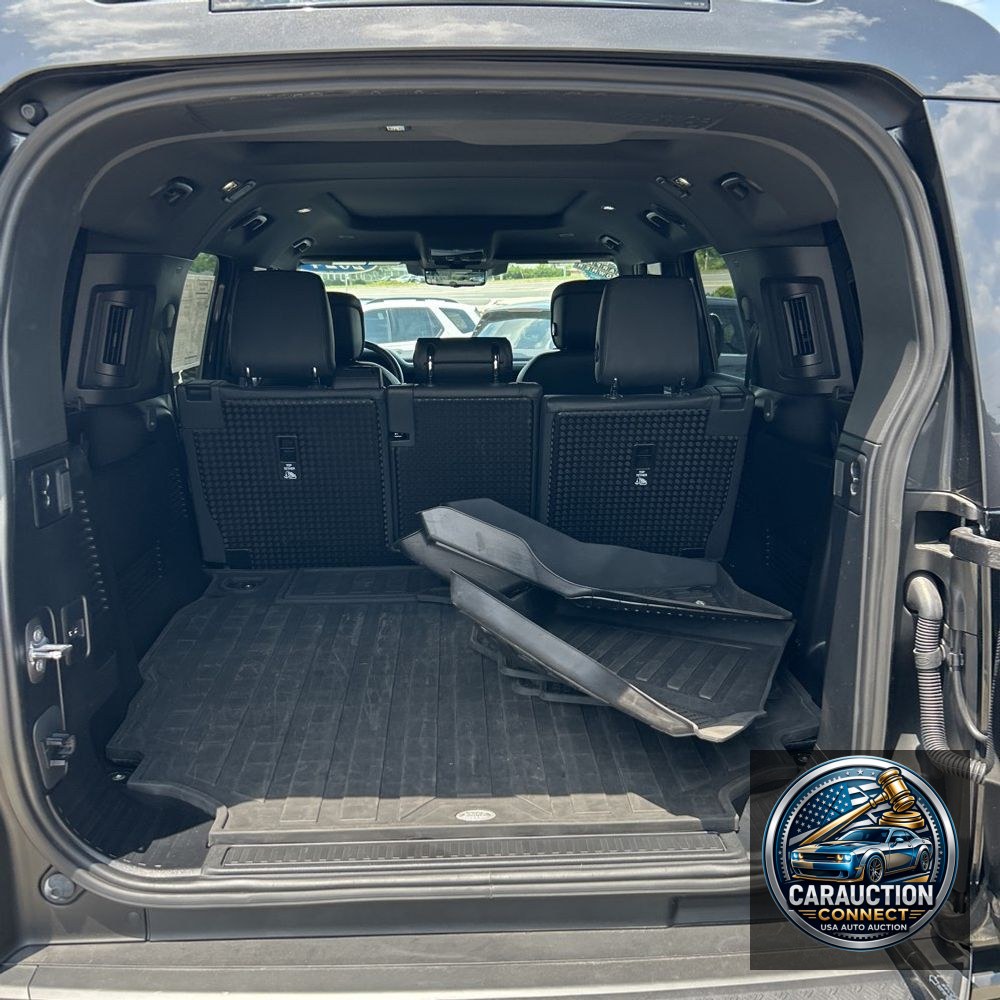 2024 Land Rover Defender 130 P400 Outbound