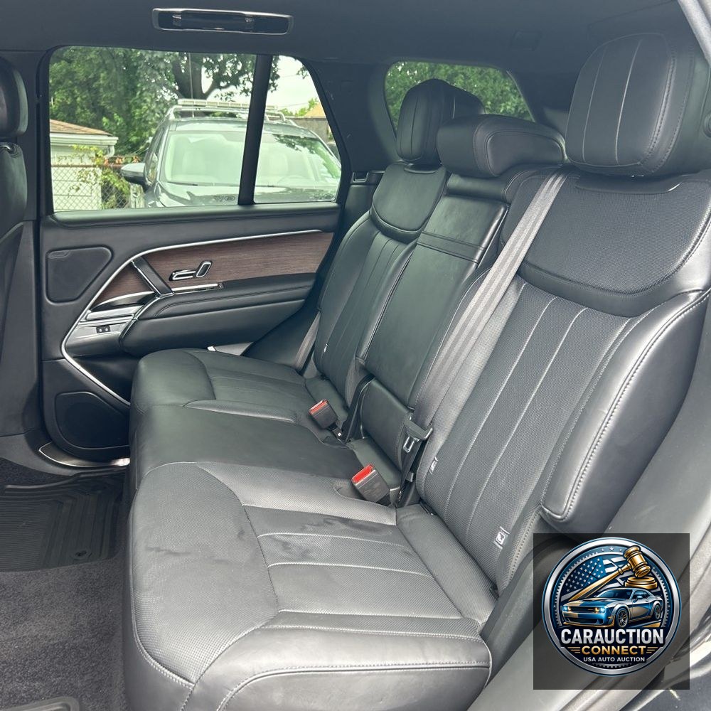 2023 Land Rover Range Rover P530 SE