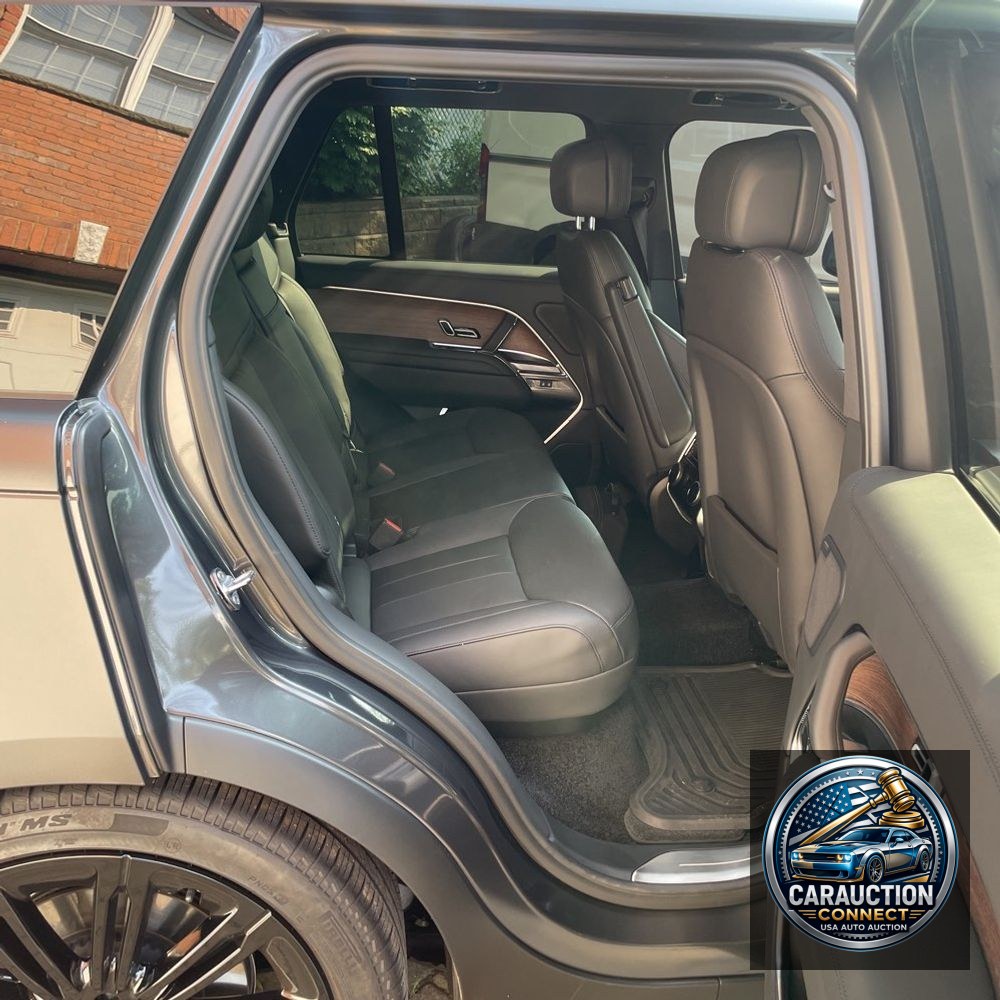 2025 Land Rover Range Rover SE P530