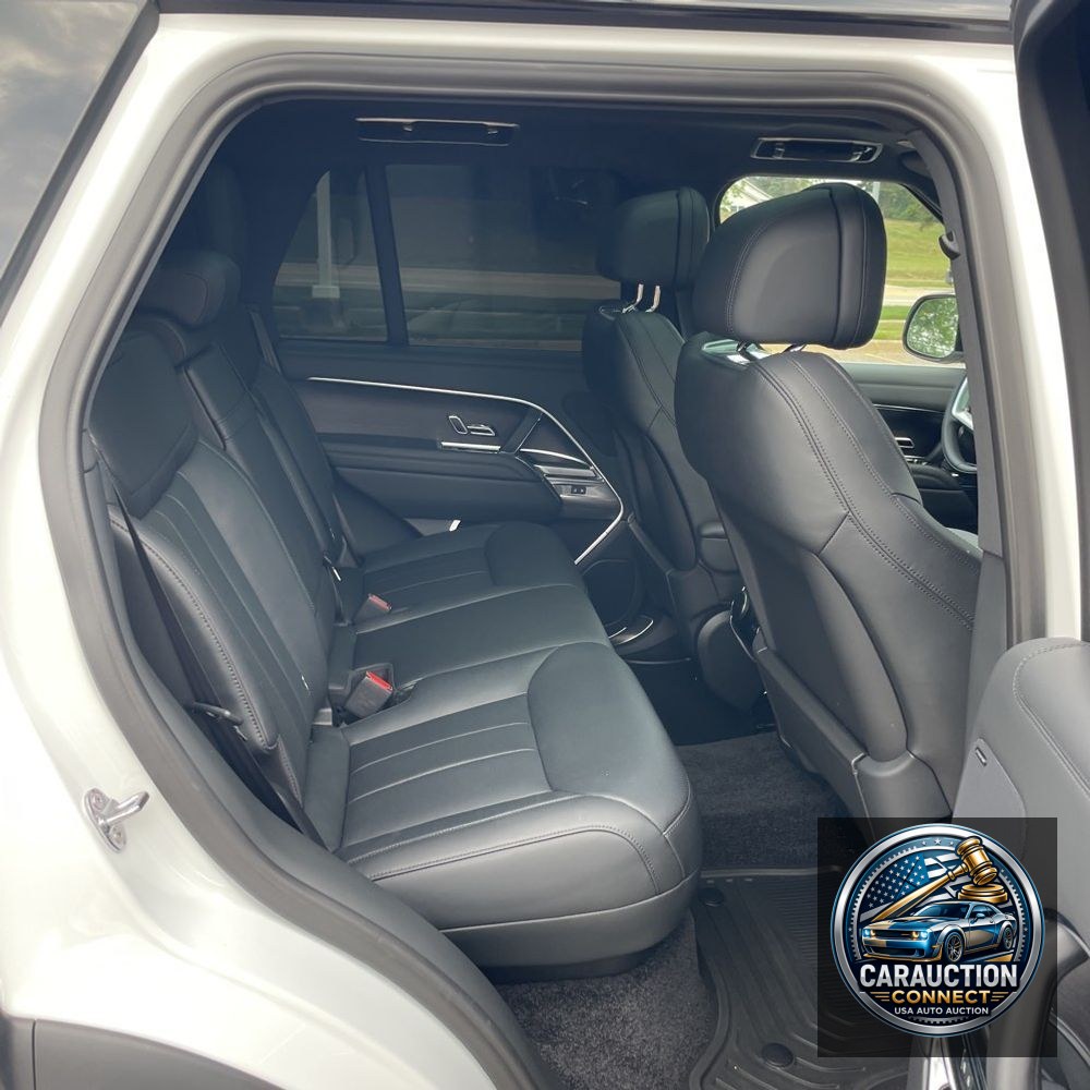 2025 Land Rover Range Rover P400 SE