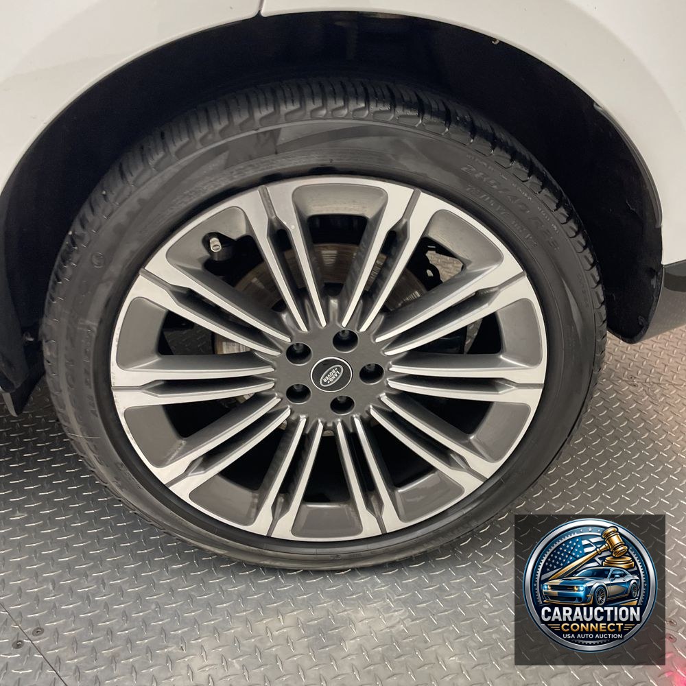2023 Land Rover Range Rover P400 SE LWB