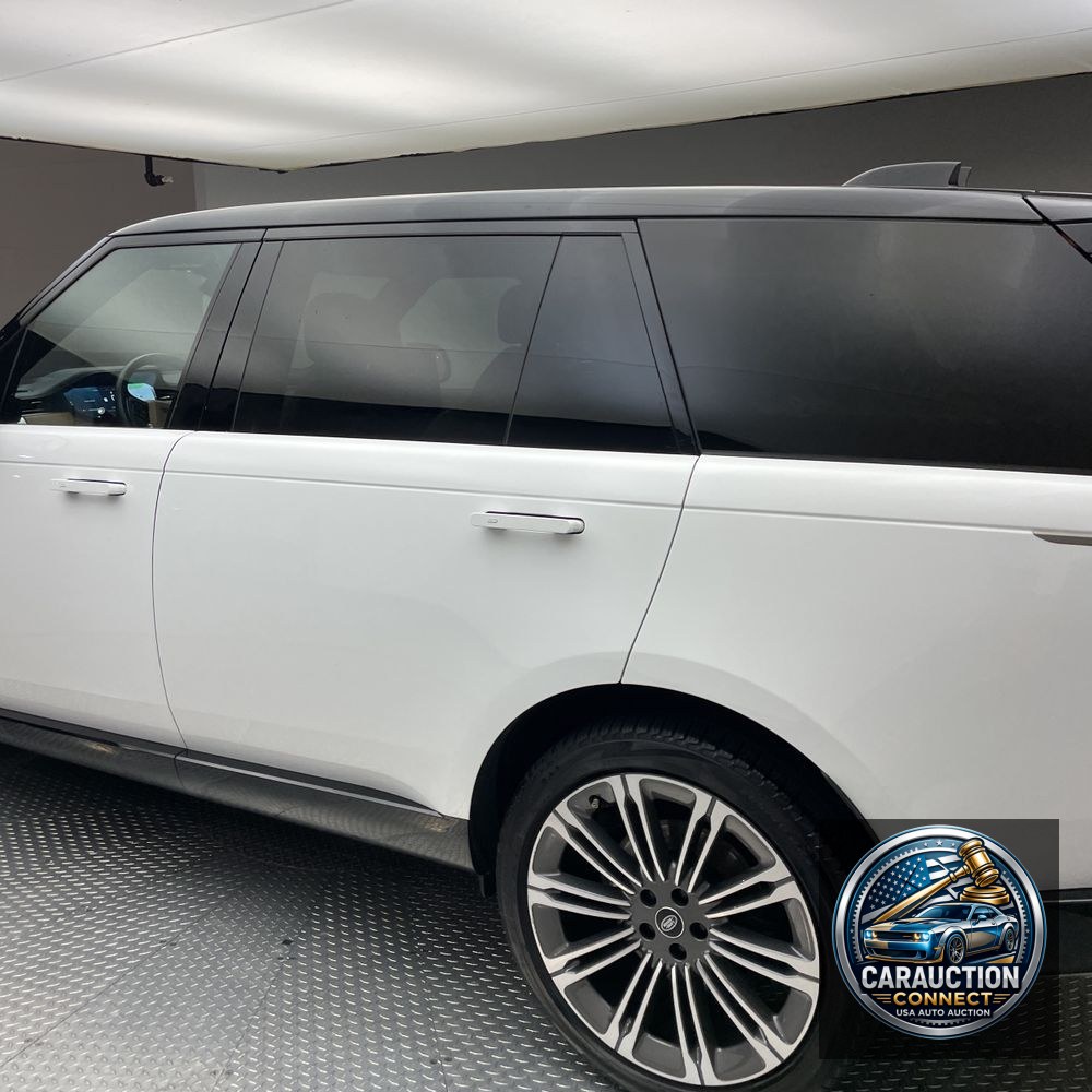 2023 Land Rover Range Rover P400 SE LWB