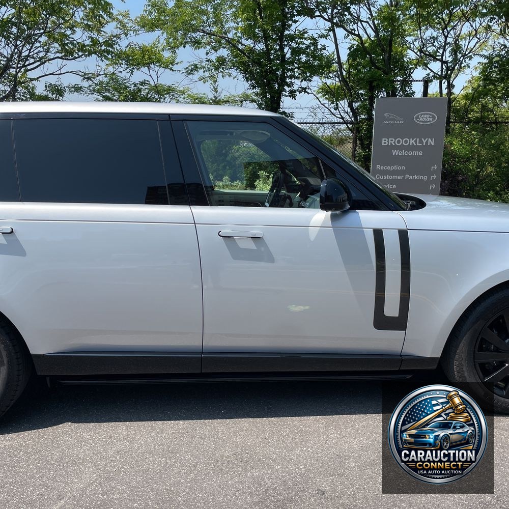 2023 Land Rover Range Rover P400 SE LWB