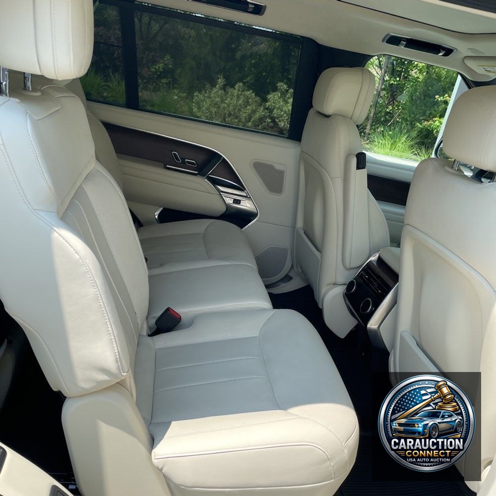 2023 Land Rover Range Rover P400 SE LWB