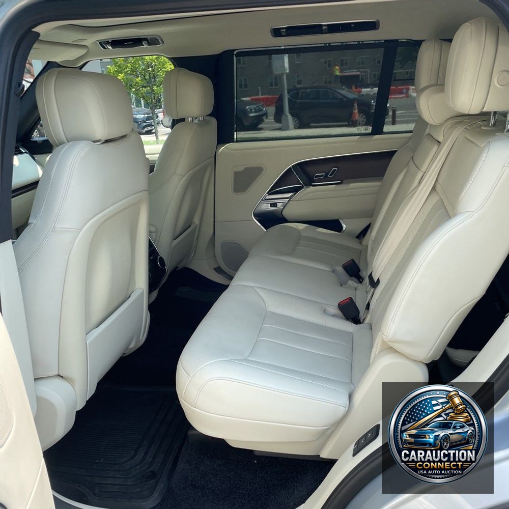 2023 Land Rover Range Rover P400 SE LWB