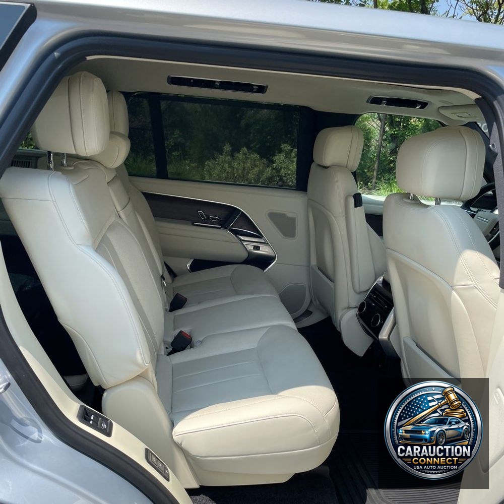 2023 Land Rover Range Rover P400 SE LWB