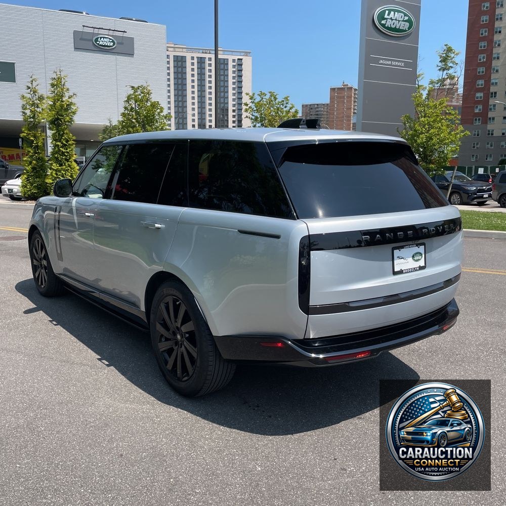2023 Land Rover Range Rover P400 SE LWB
