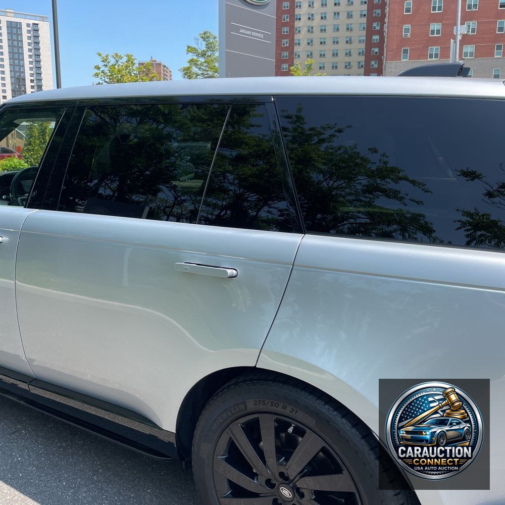 2023 Land Rover Range Rover P400 SE LWB