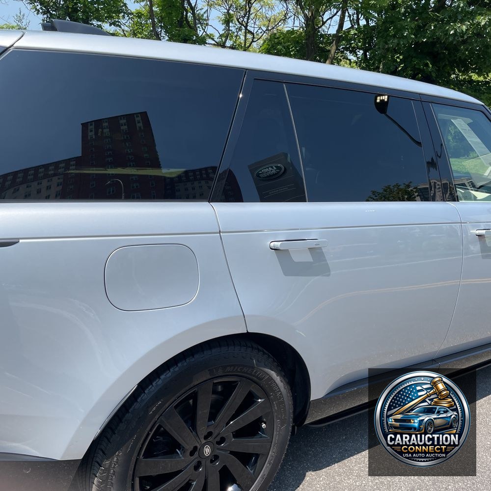 2023 Land Rover Range Rover P400 SE LWB