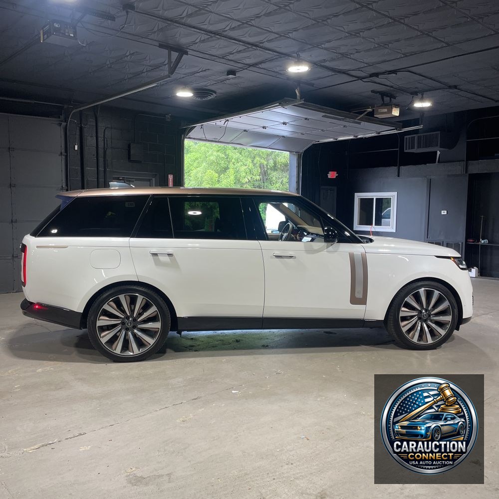 2022 Land Rover SV Base