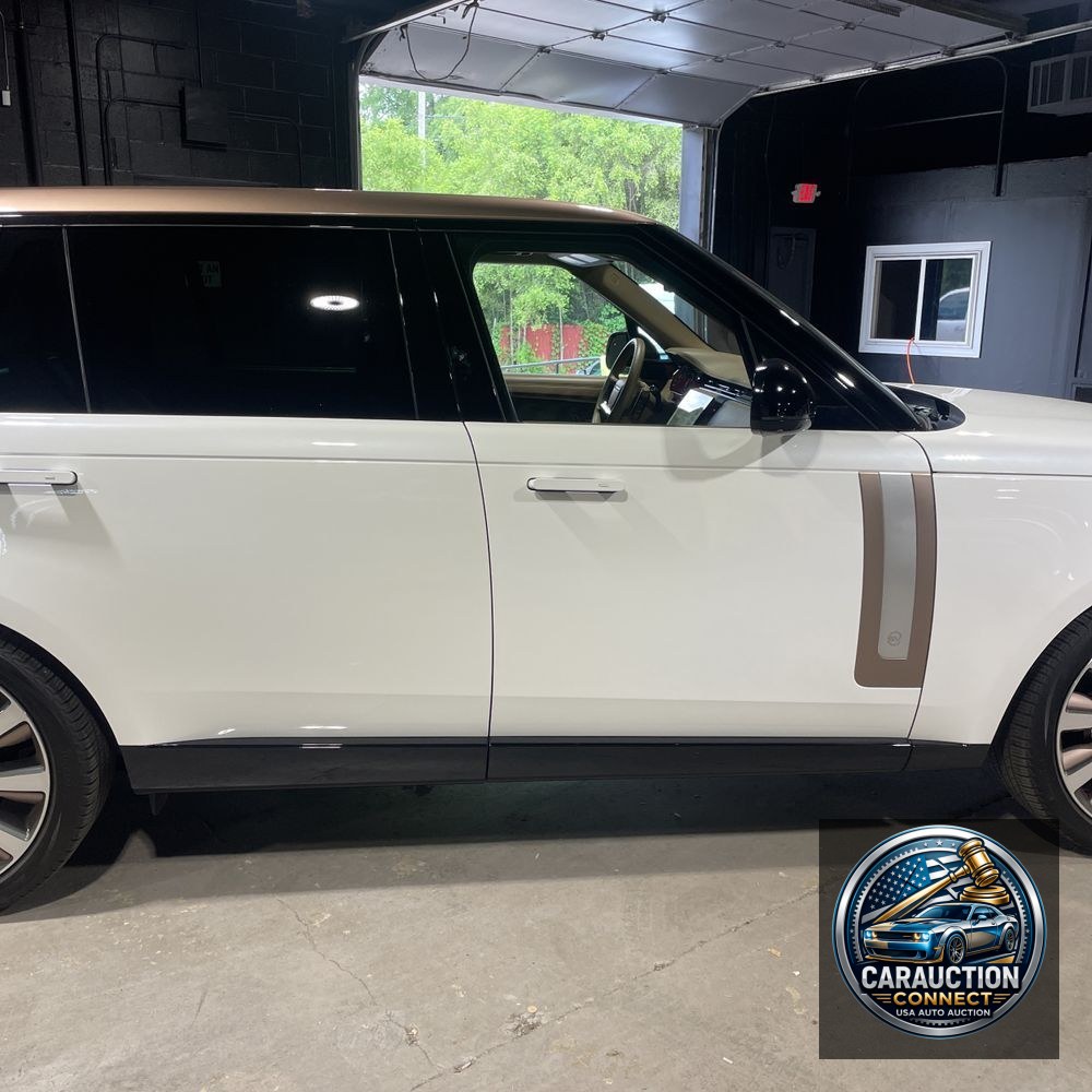 2022 Land Rover SV Base