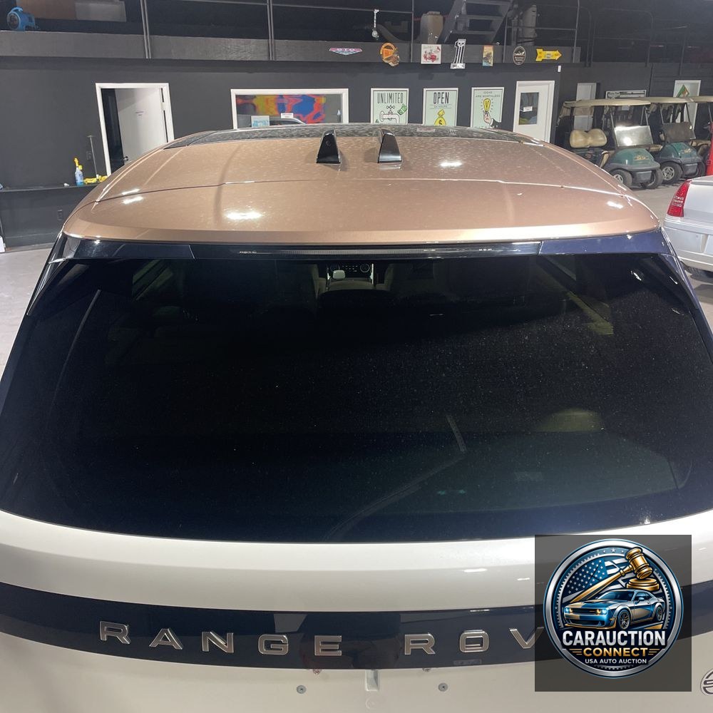 2022 Land Rover SV Base