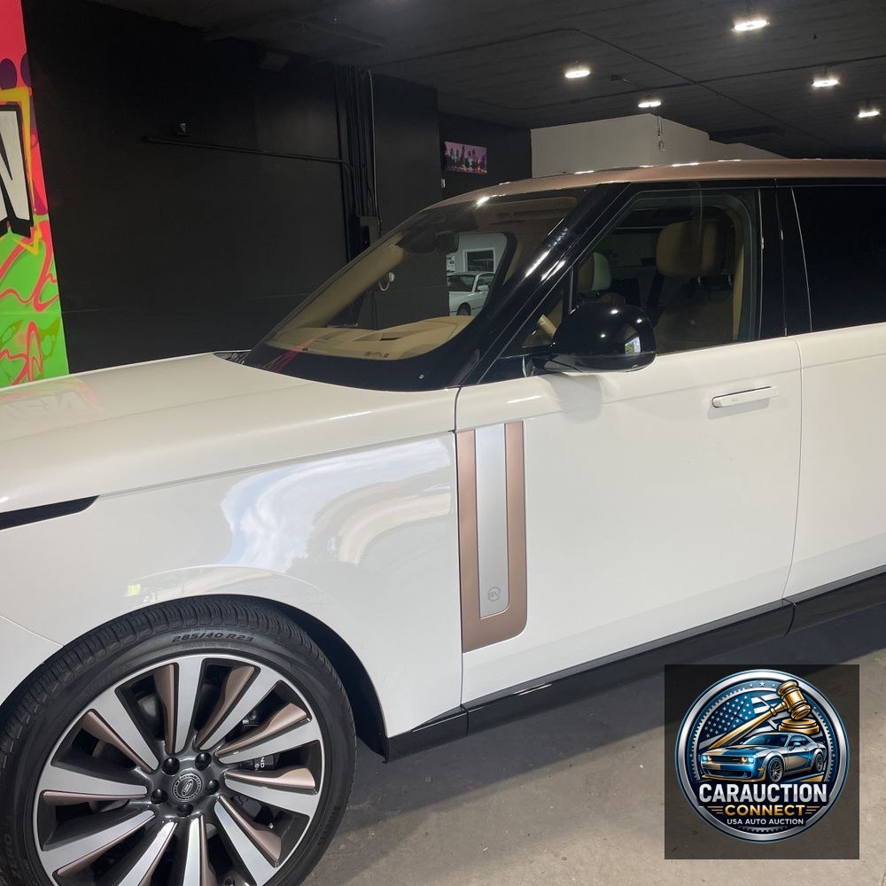 2022 Land Rover SV Base