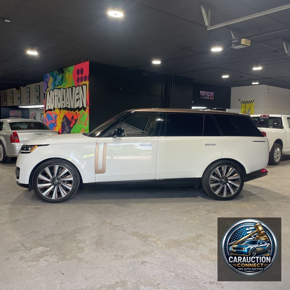 2022 Land Rover SV Base