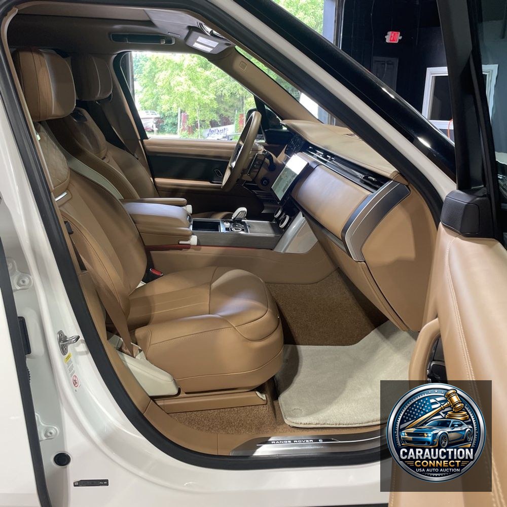 2022 Land Rover SV Base