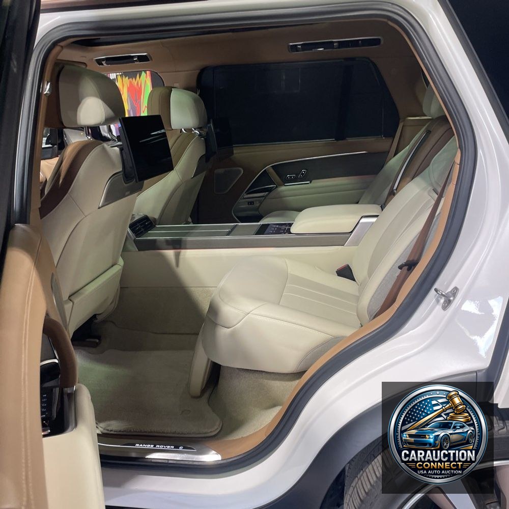 2022 Land Rover SV Base