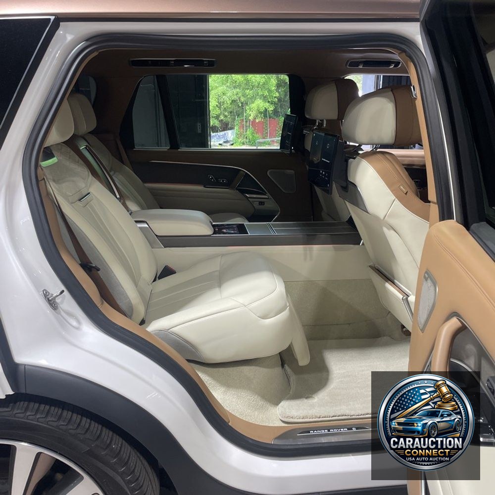 2022 Land Rover SV Base