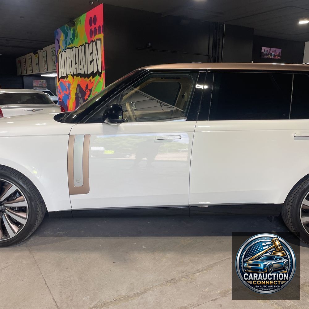 2022 Land Rover SV Base