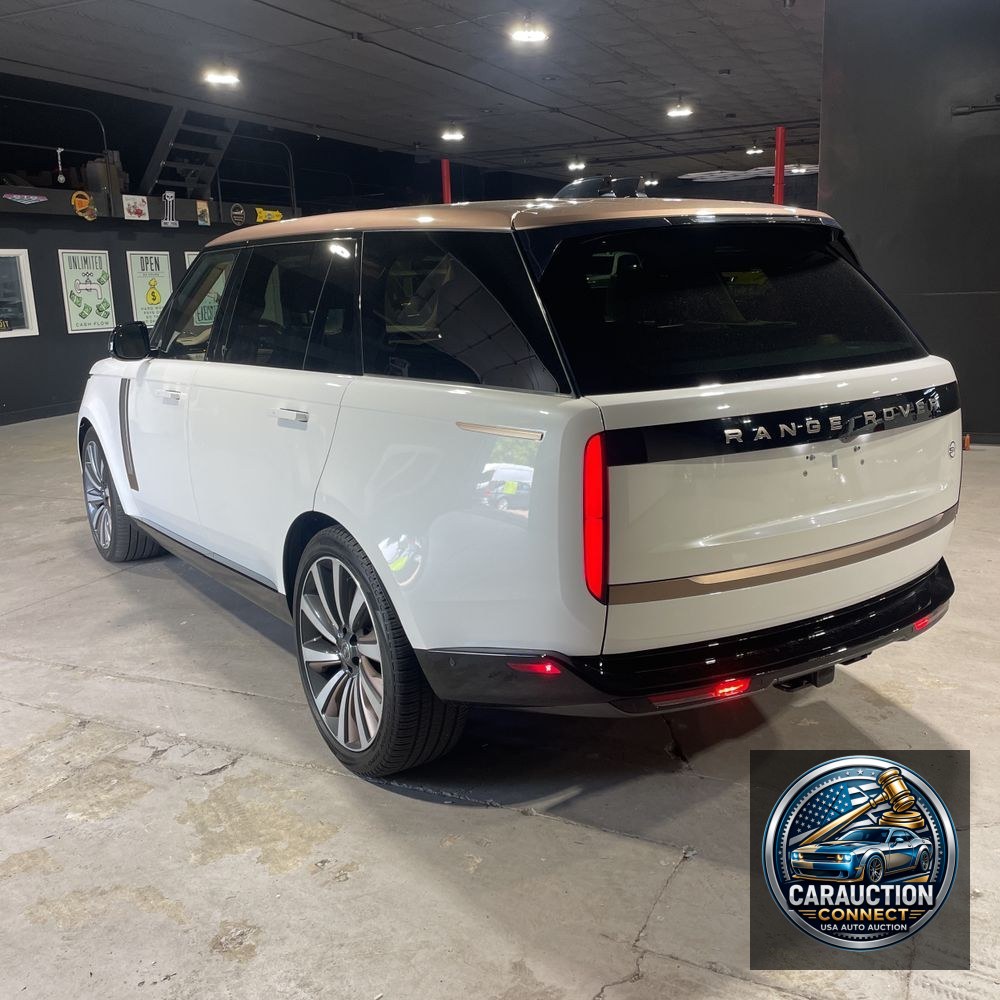 2022 Land Rover SV Base