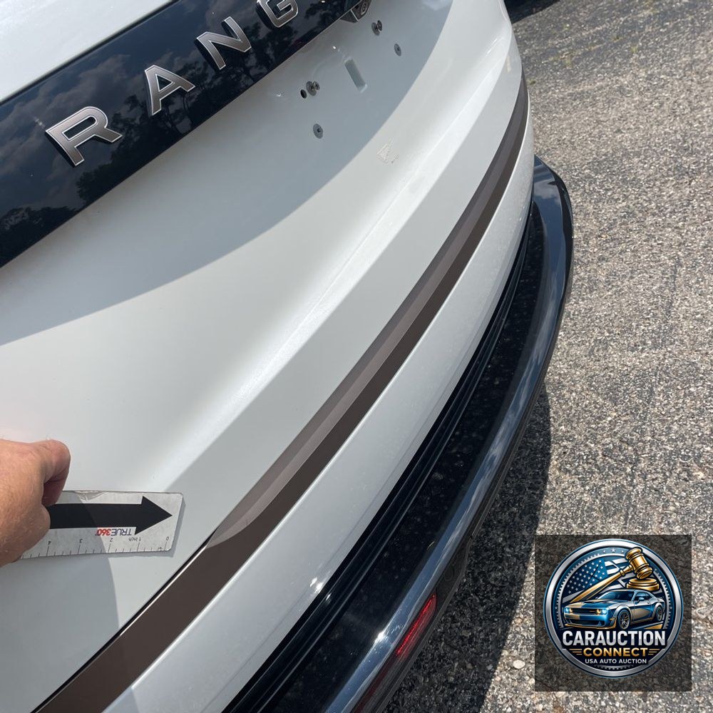 2022 Land Rover SV Base