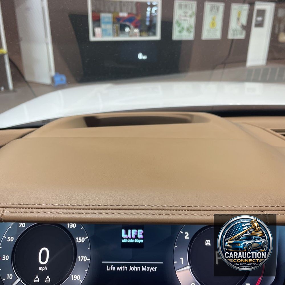2022 Land Rover SV Base