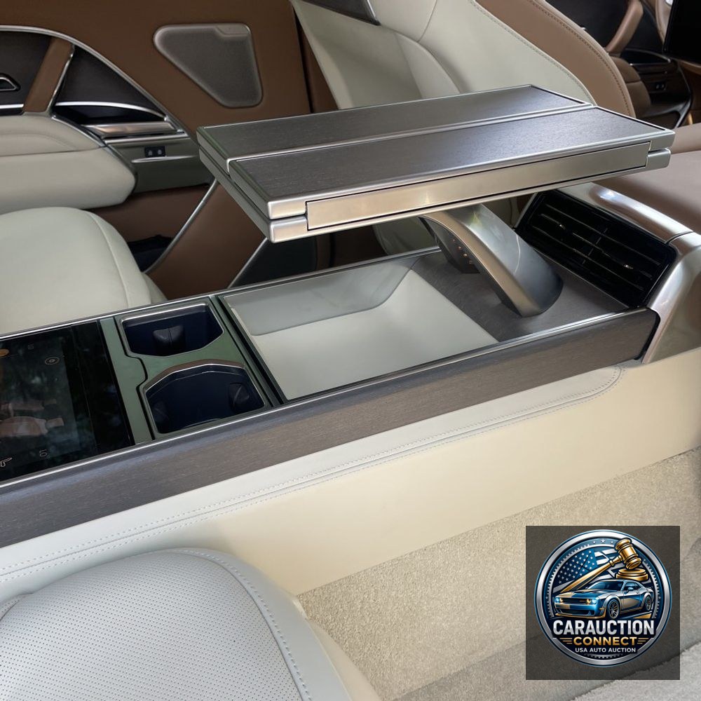 2022 Land Rover SV Base