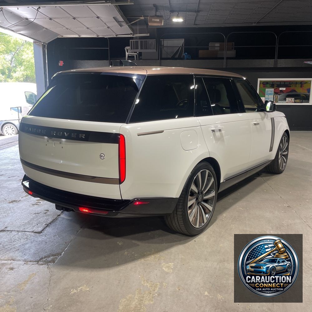 2022 Land Rover SV Base