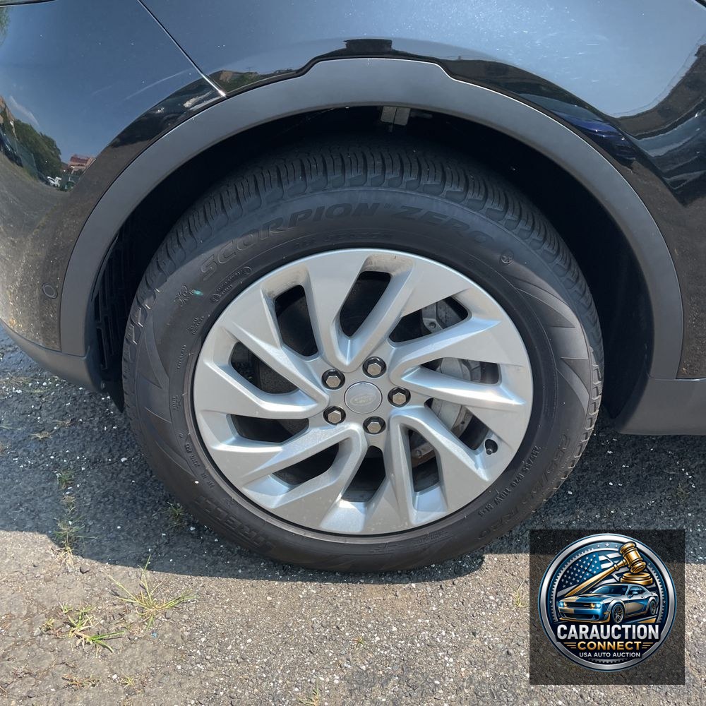 2024 Land Rover Discovery S P300