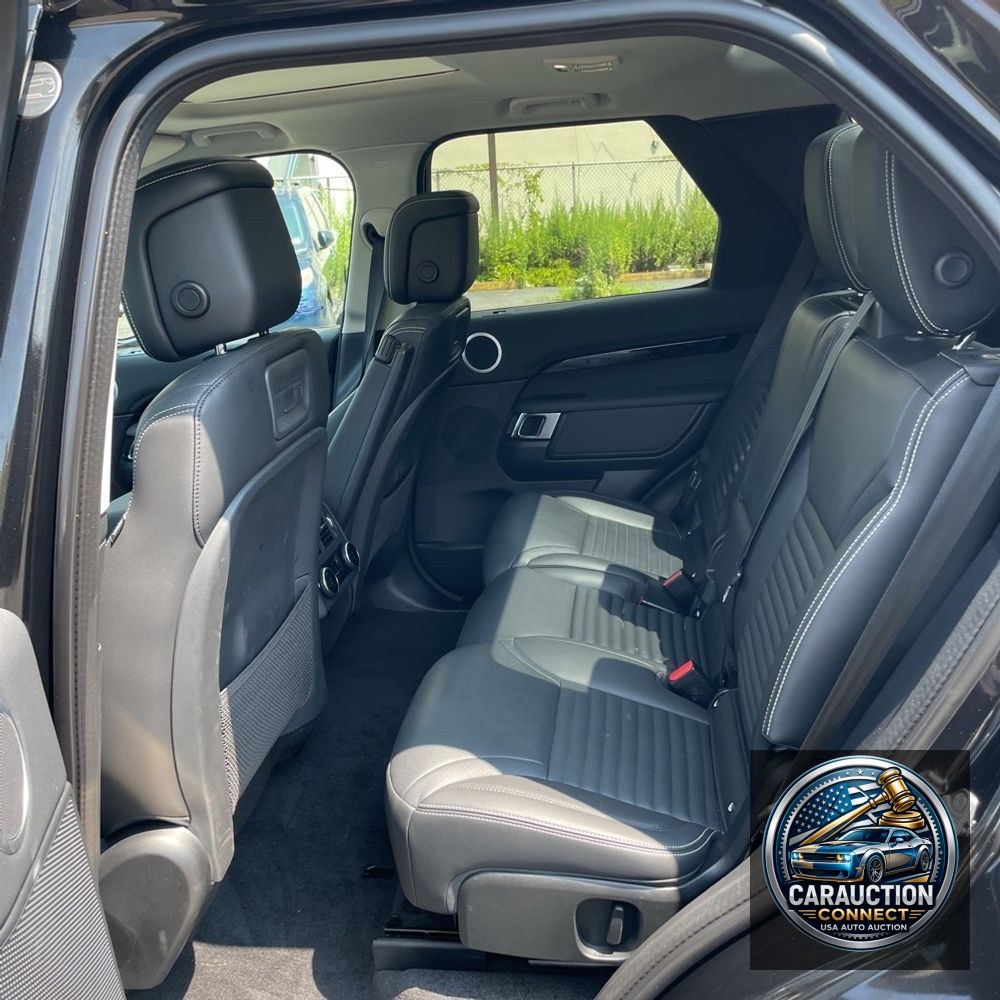 2024 Land Rover Discovery S P300