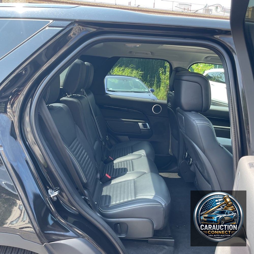 2024 Land Rover Discovery S P300